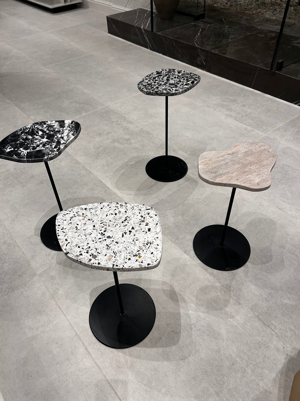 Pebble serve table